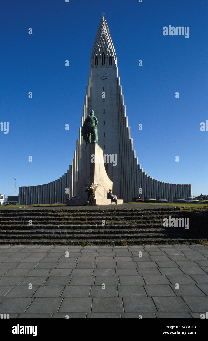 Chiesa e Hallgrimskirkju memorial Leif Erikson in Reykjavik Islanda Foto Stock
