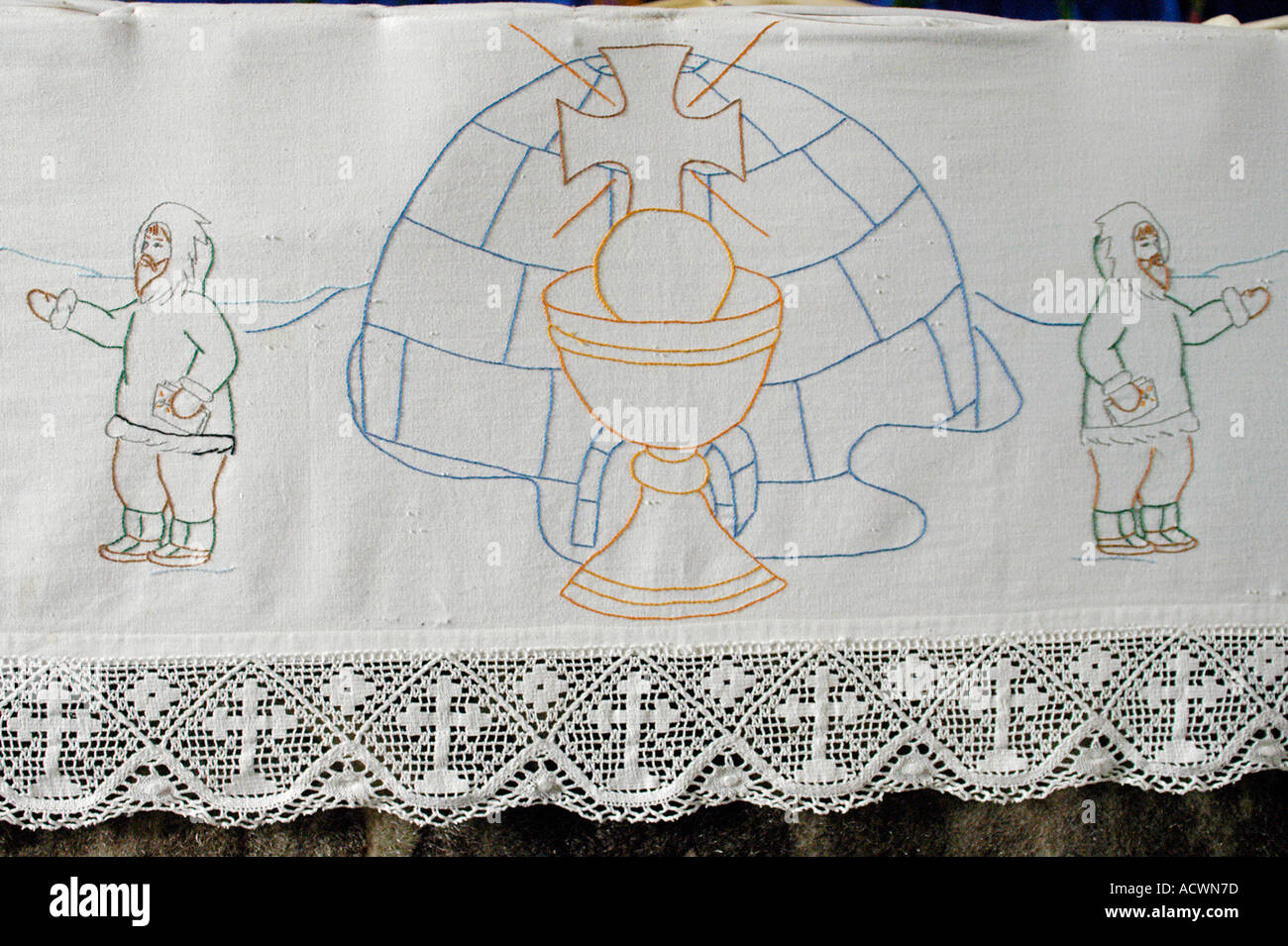 Panno altare nella chiesa inuit di Tuktoyaktuk Foto Stock