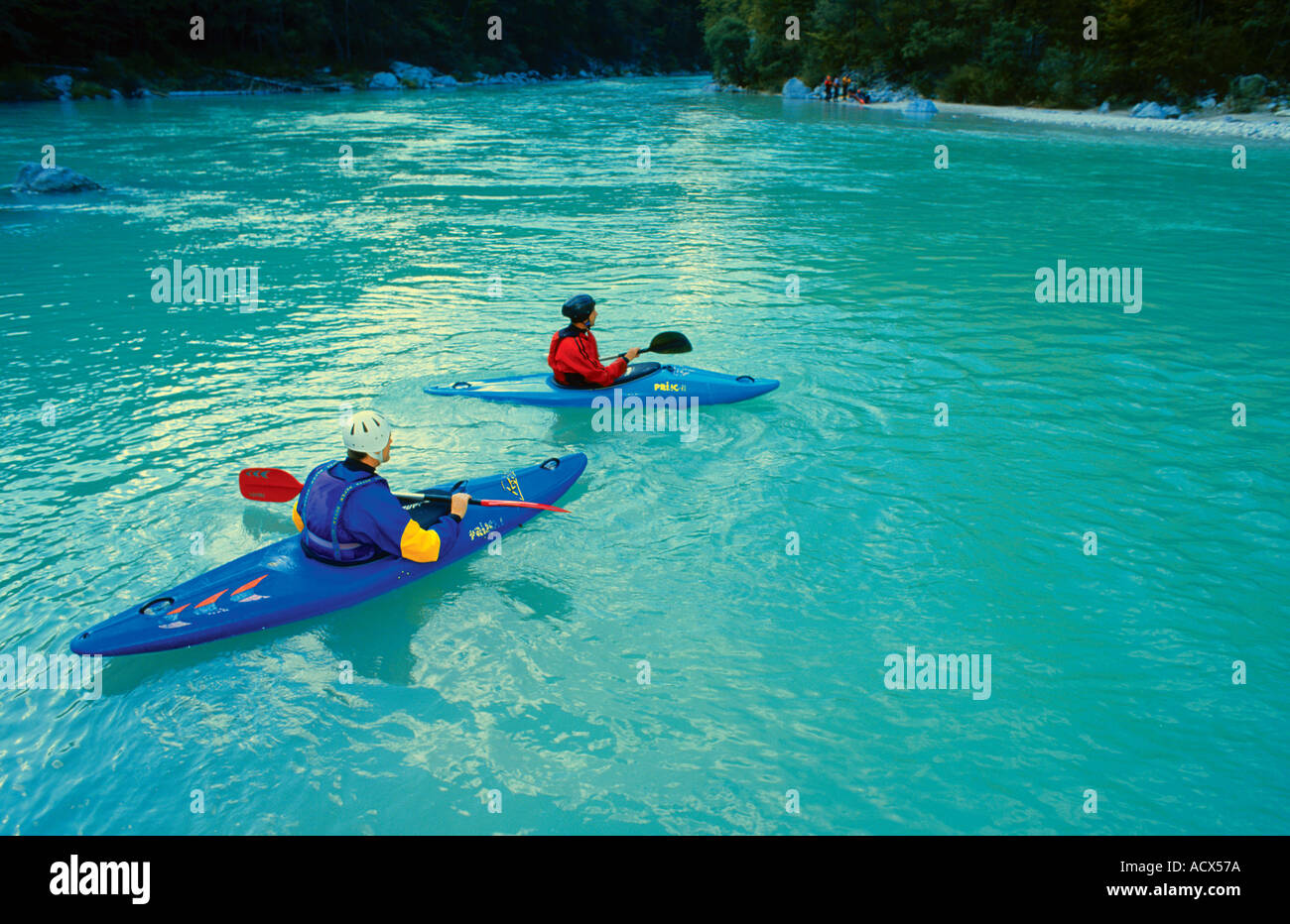 Il kayak presso il fiume Soca Kobarid Slovenia Foto Stock