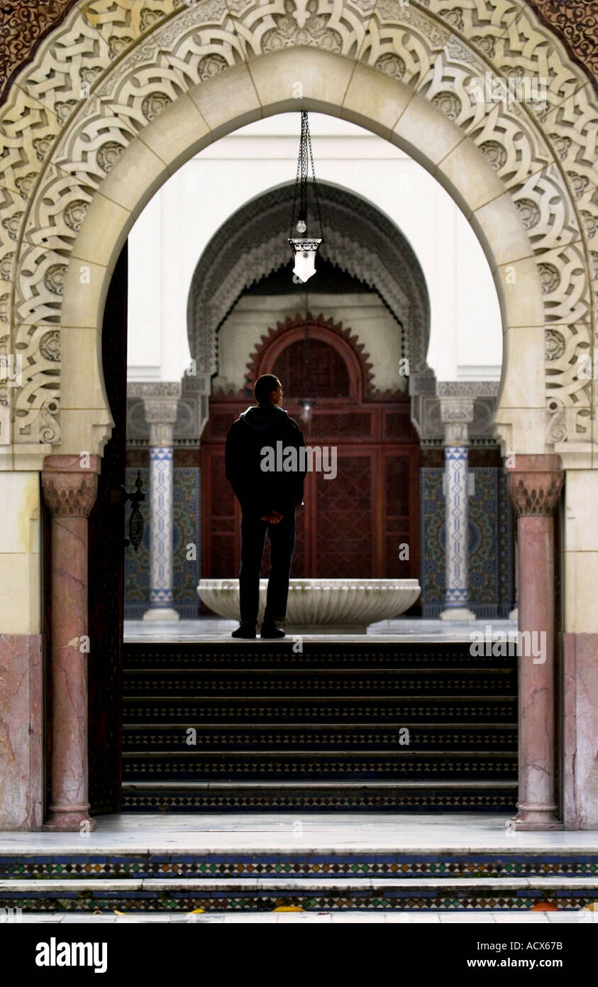 Passaggio arcuato in un cortile al La moschea DE PARIS Foto Stock