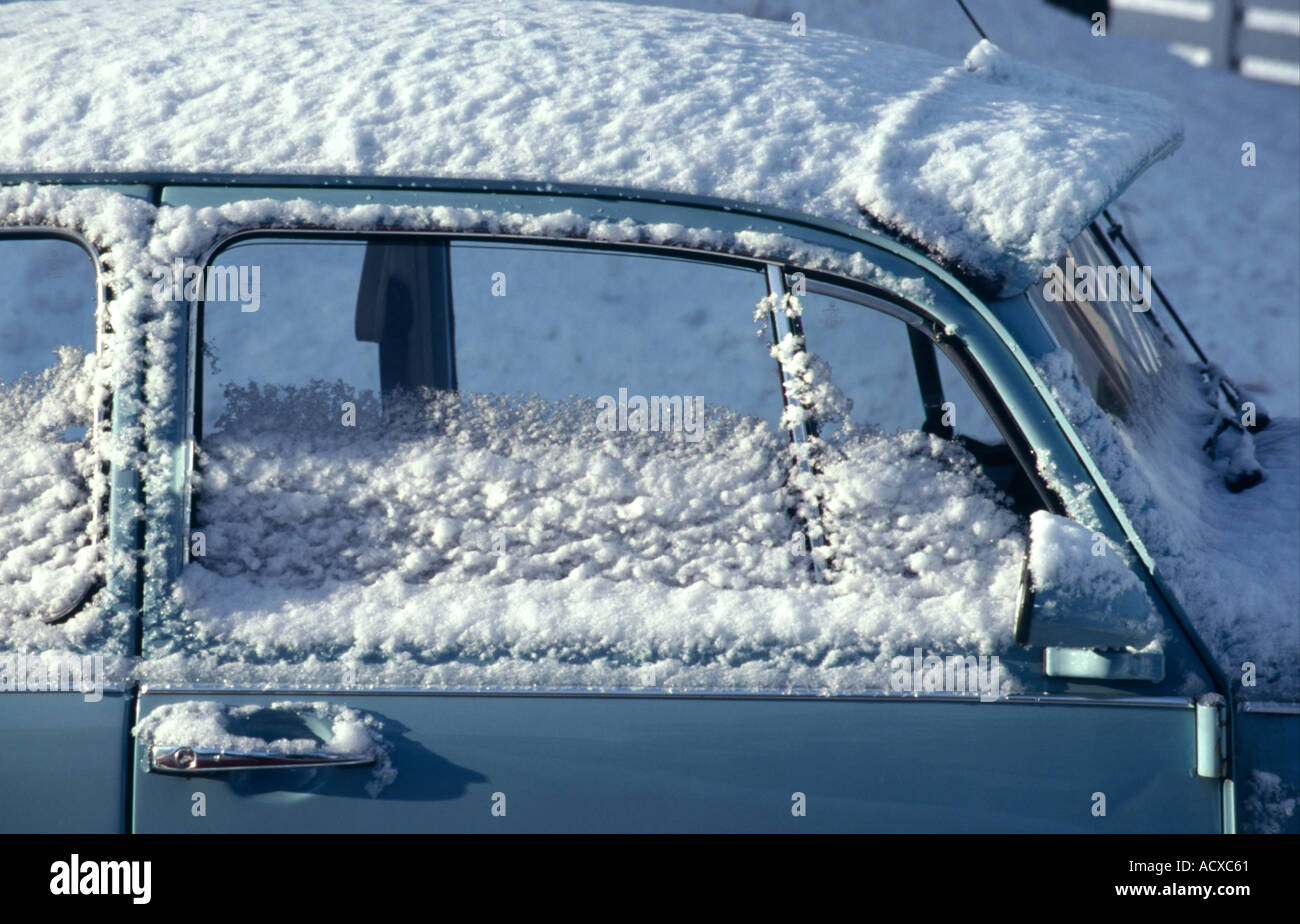 Vecchio VW Beetle in inverno Foto Stock