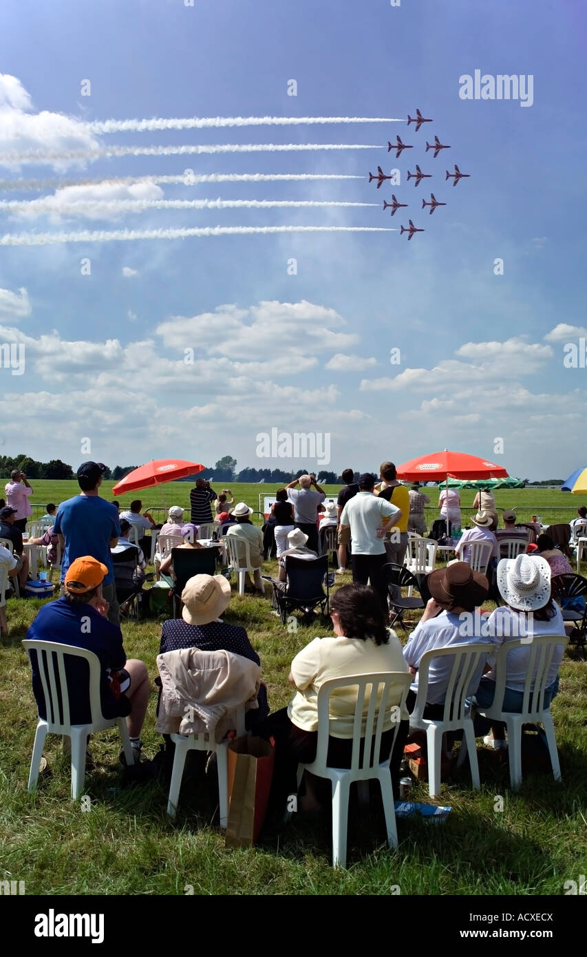 La folla a guardare le frecce rosse Display Team, Biggin Hill Airshow 8 luglio 2007. Foto Stock