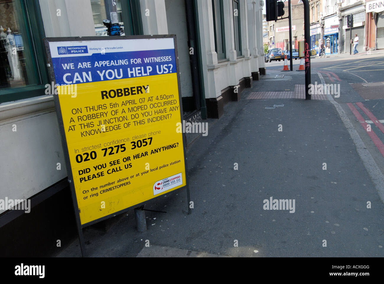 East London Inghilterra Hackney criminalità polizia schede informazioni Foto Stock