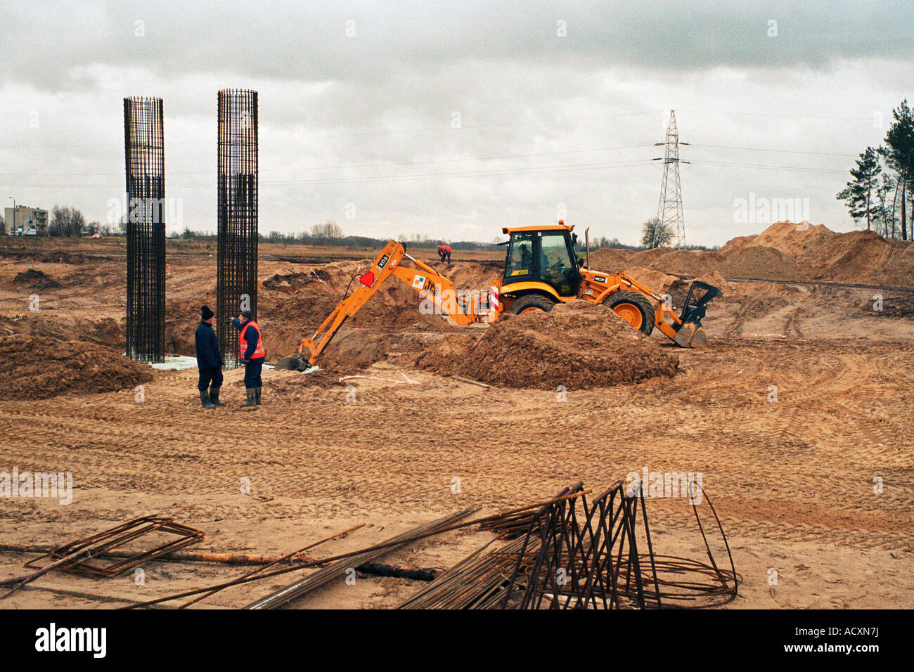 Sito in costruzione dell'autostrada polacca A2 da Poznan a Varsavia,  Polonia Foto stock - Alamy