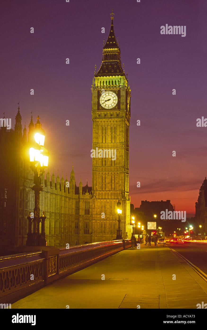 GB di Londra Big Ben Case del Parlamento al tramonto Foto Stock