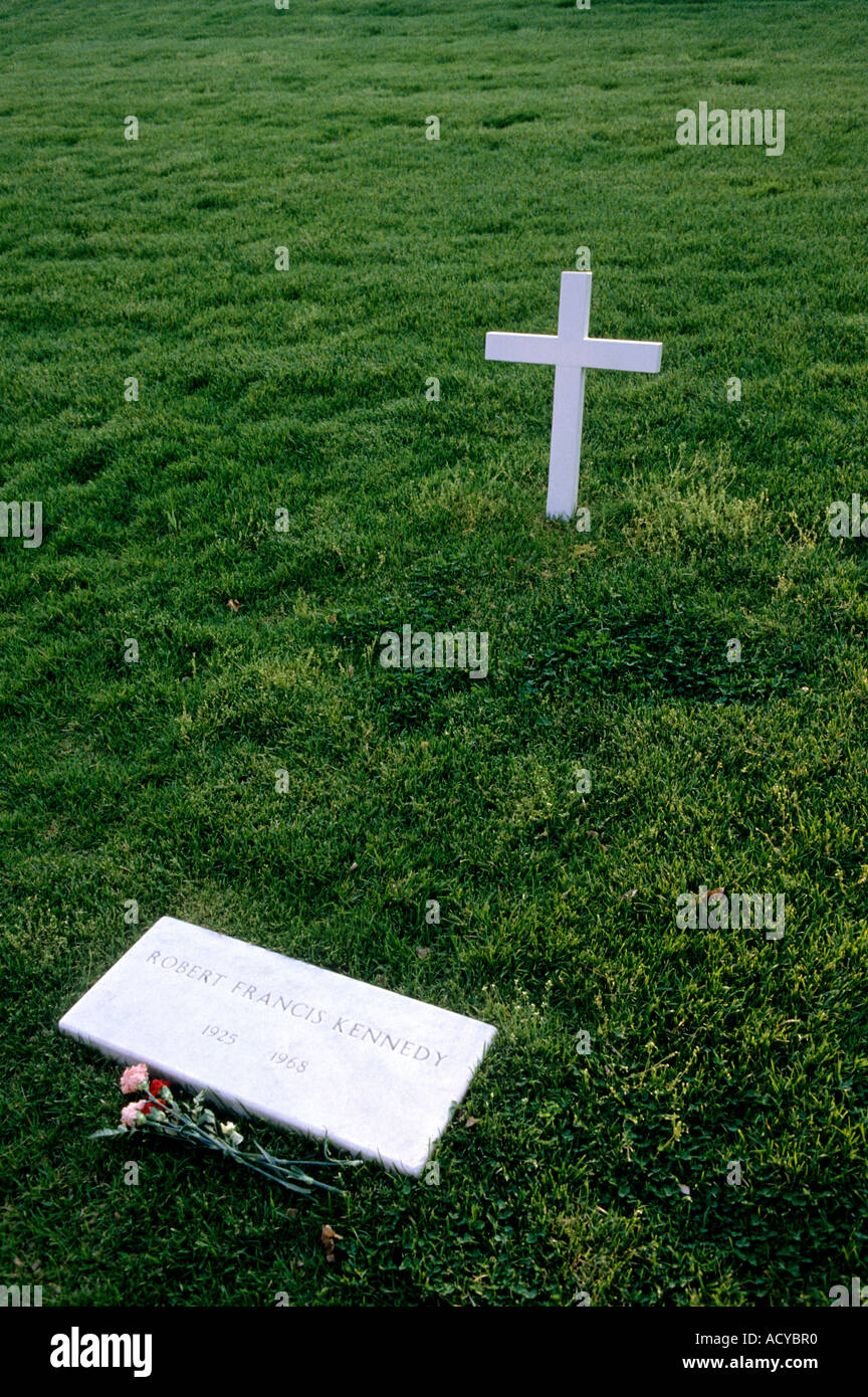 Il luogo di sepoltura del Presidente John F. Kennedy del fratello, Robert Kennedy presso il Cimitero Nazionale di Arlington, Washington DC, Virginia. Foto Stock