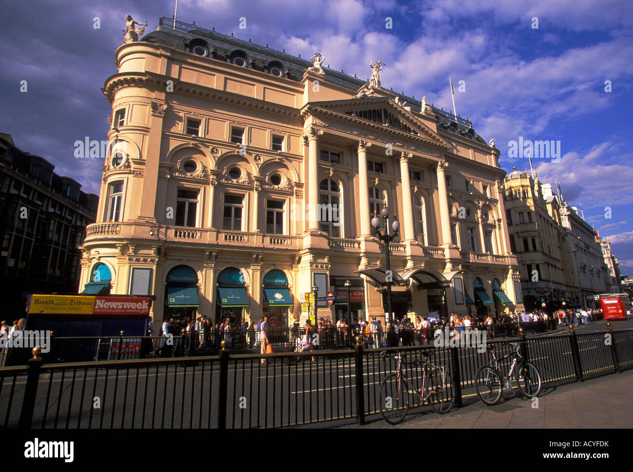 London Pavilion Piccadilly Circus Londra Inghilterra Europa Foto Stock