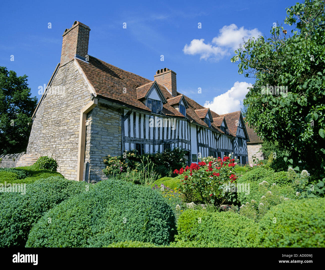 Una vista di Pear Tree cottage casa di William Shakespeare s madre vicino a Stratford upon Avon, Inghilterra. Foto Stock