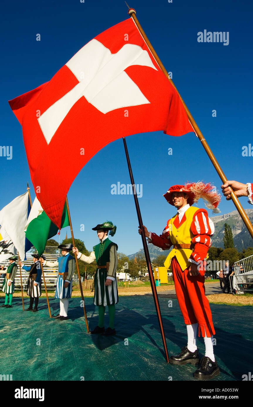 La Svizzera regione di Jungfrau Interlaken bandiere regionali della Svizzera sono esibiti in corrispondenza di Unspunnen Festival del Bicentenario Foto Stock