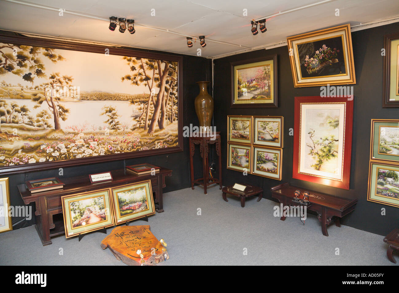 [Seta ricamata pittura] shop Dalat "Highlands Centrali" "provincia di Lam Dong' Vietnam Foto Stock