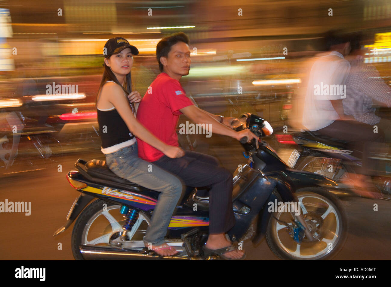 La gente in moto in una strada trafficata " Ho Chi Minh City' Vietnam Foto Stock