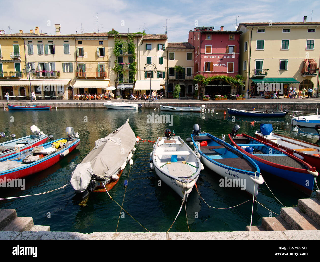 Lazise centro storico con il porto sul lago di Garda Regione Italia Foto Stock