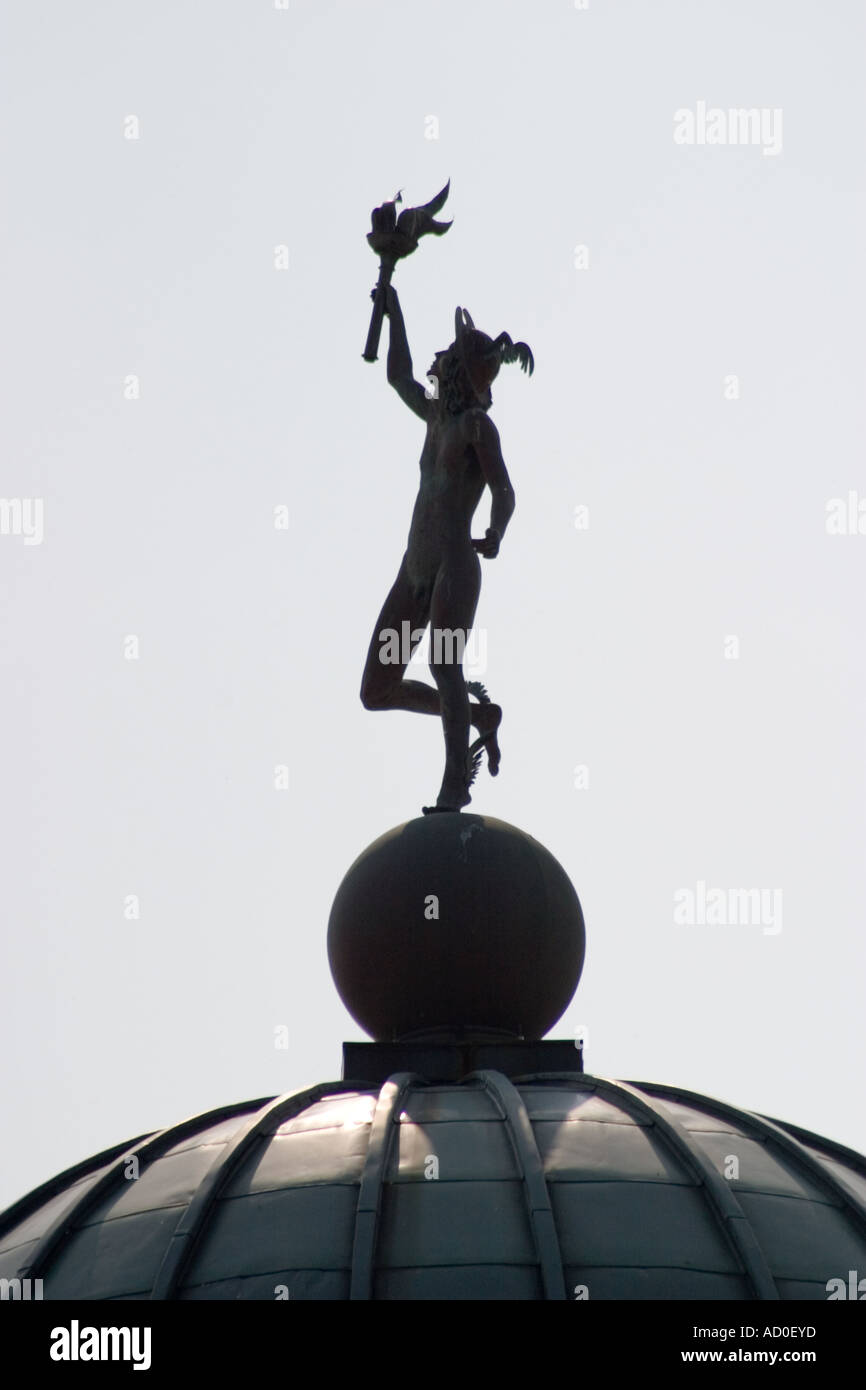Statua di Mercurio sulla cupola del Lyceum Theatre Sheffield Foto Stock
