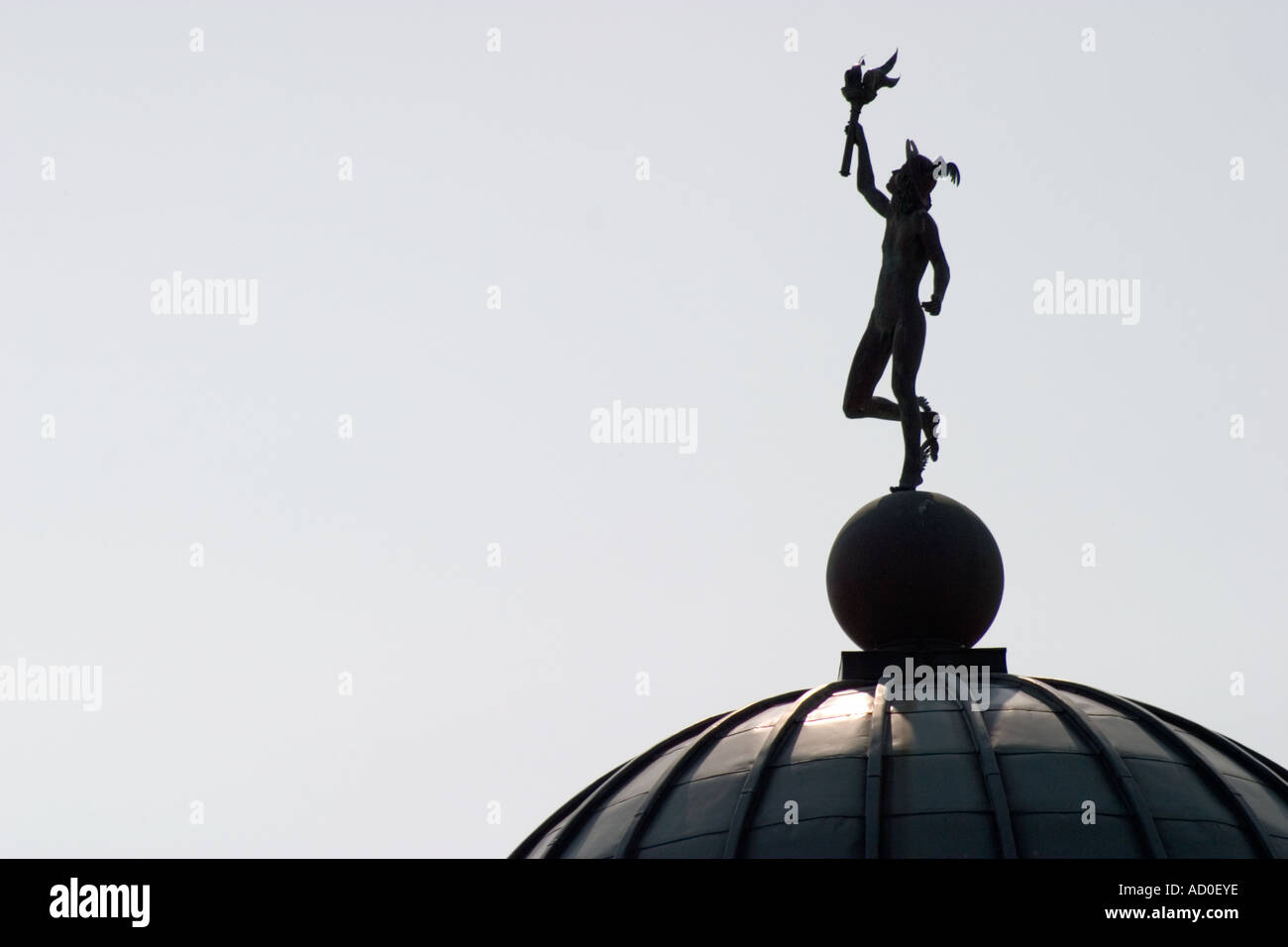 Statua di Mercurio sulla cupola del Lyceum Theatre Sheffield Foto Stock
