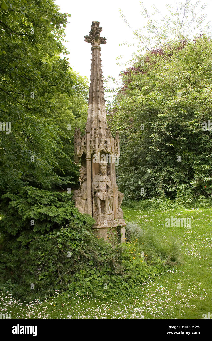 Regno Unito Inghilterra Bristol West End Berkeley Square gotico funzione di pietra nel giardino pubblico Foto Stock