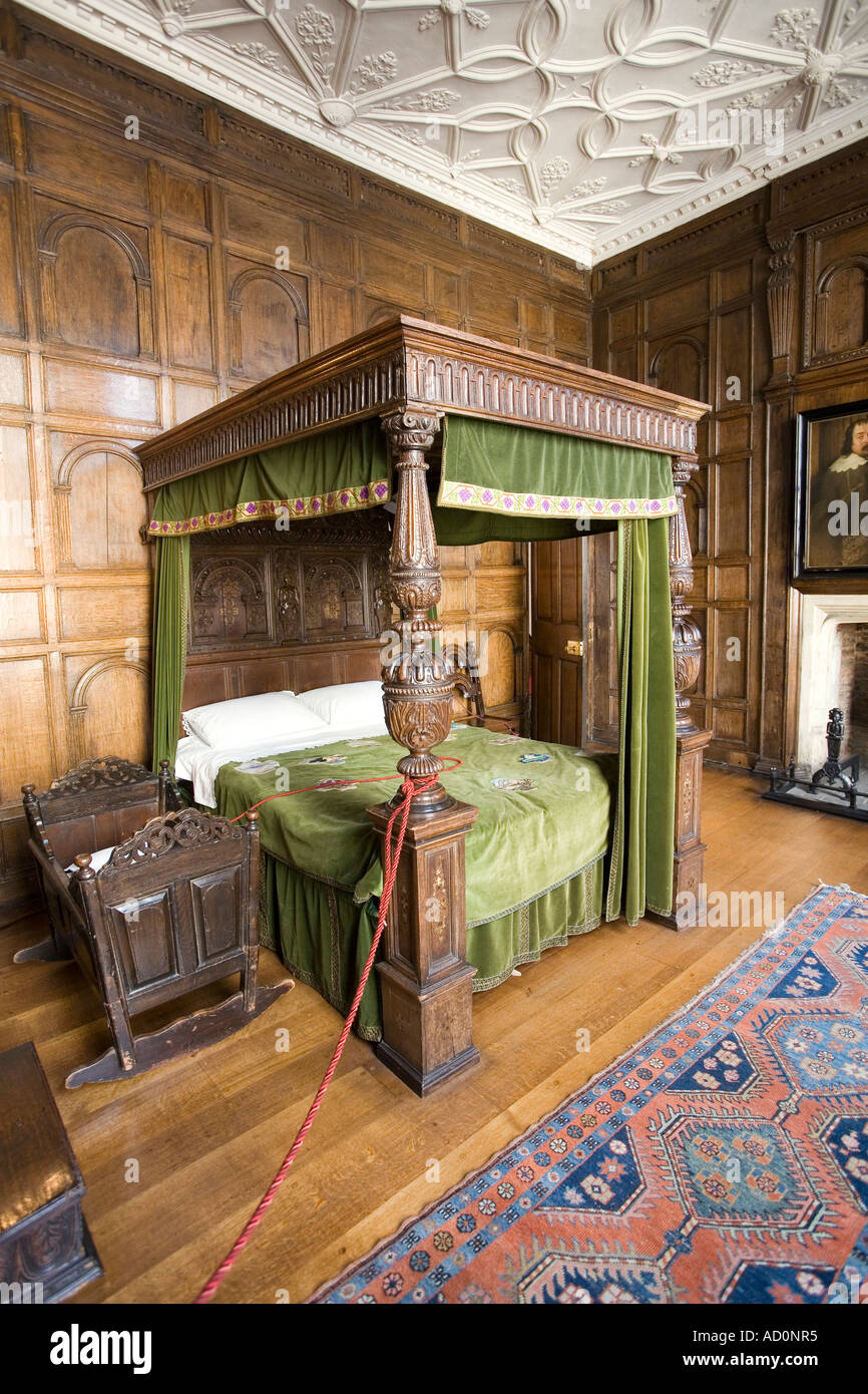 Inghilterra Bristol West End Red Lodge camera da letto Tudor letto a baldacchino Foto Stock