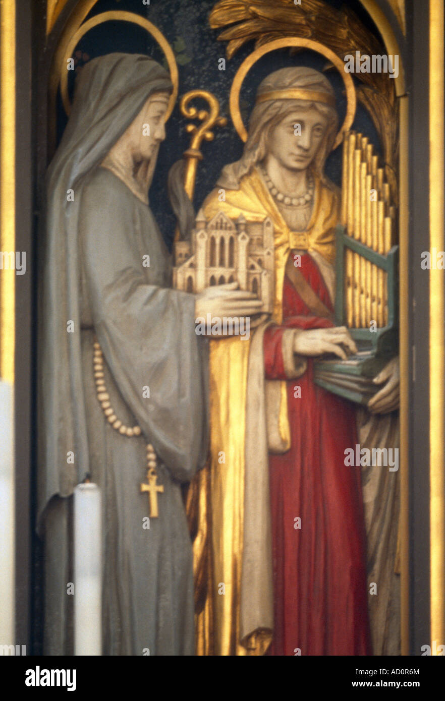 San Martino di Tours Chiesa Epsom Surrey Saint Hilda & Santa Cecilia Foto Stock