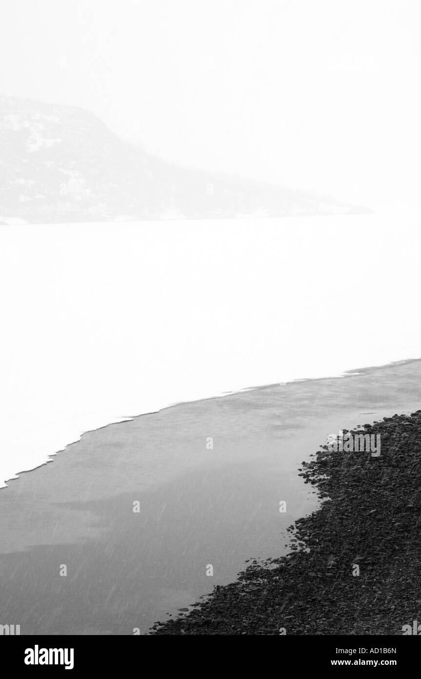 Lo scongelamento del lago alla Besstrond la Norvegia può Foto Stock