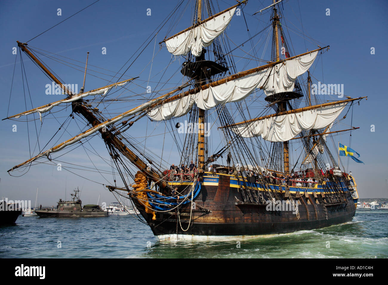 Replica della East Indiaman Göteborg (Ostindiefararen Göteborg) Indietro Home sul dispositivo di ancoraggio a Göteborg estuario della Svezia. Foto Stock