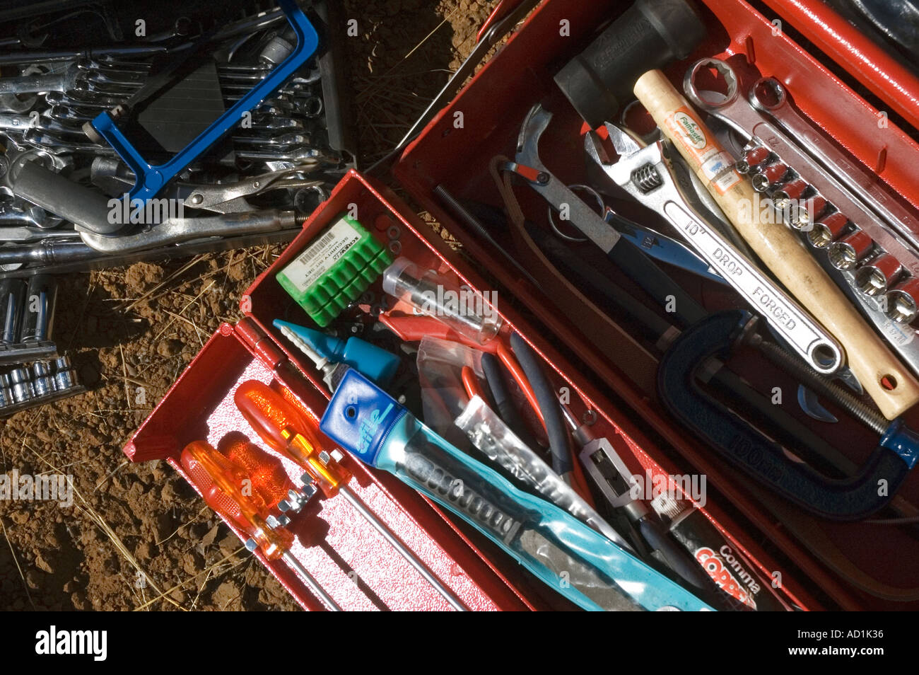 Kit attrezzi utilizzati per la riparazione di veicoli Land Rover in viaggio attraverso il Sud Africa Foto Stock