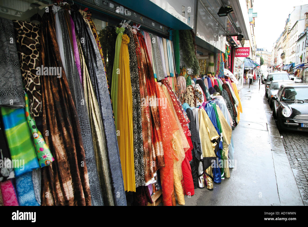 Usura di seta nel negozio di Parigi Foto Stock