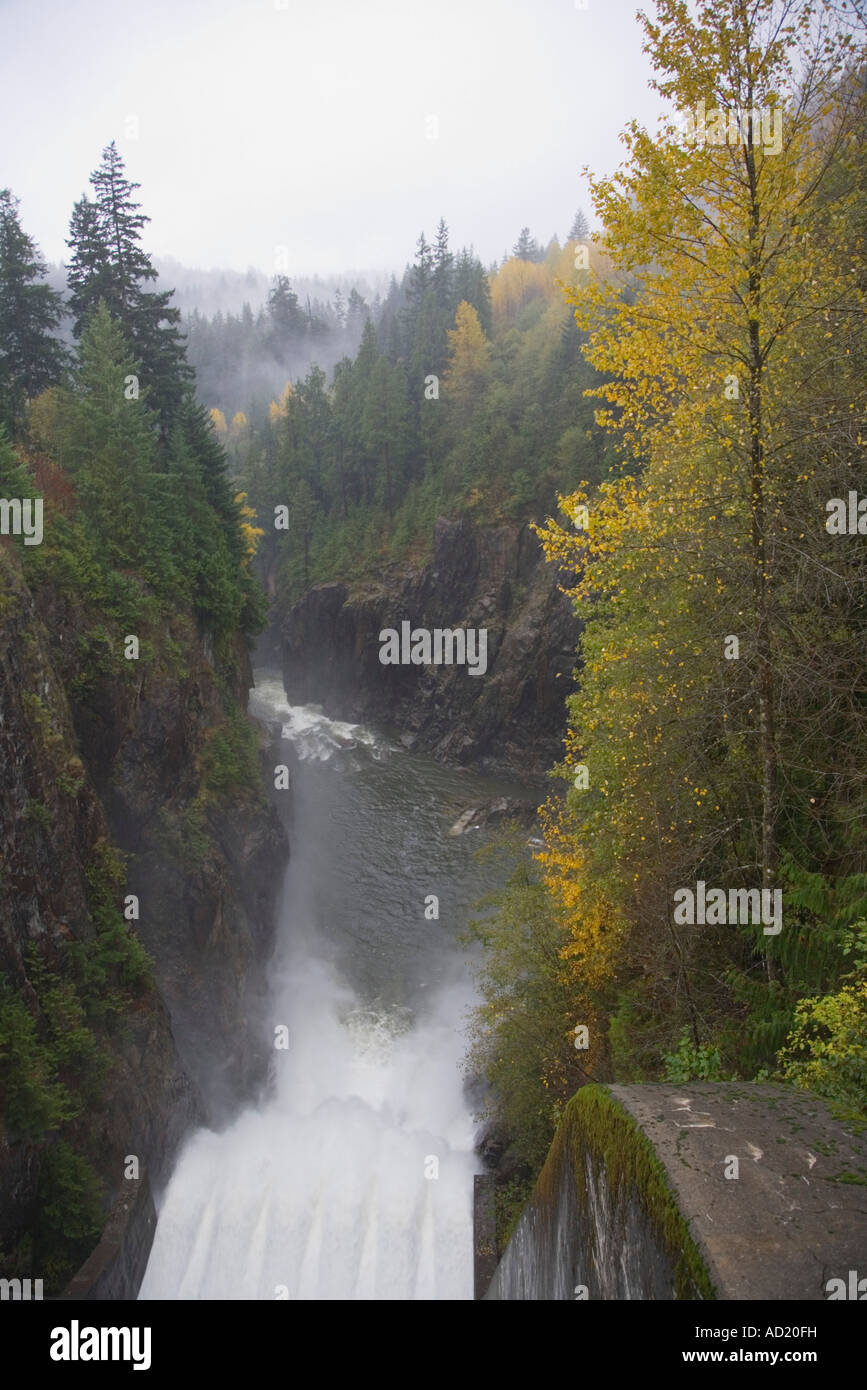 Cleveland Dam e il Capilano River North Vancouver British Columbia Canada Foto Stock