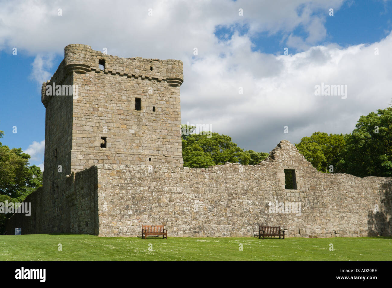 Loch Leven Castle, Kinross, Fife - Historic Scotland antico monumento aperto al pubblico a cui si accede da un viaggio in barca attraverso il loch Foto Stock