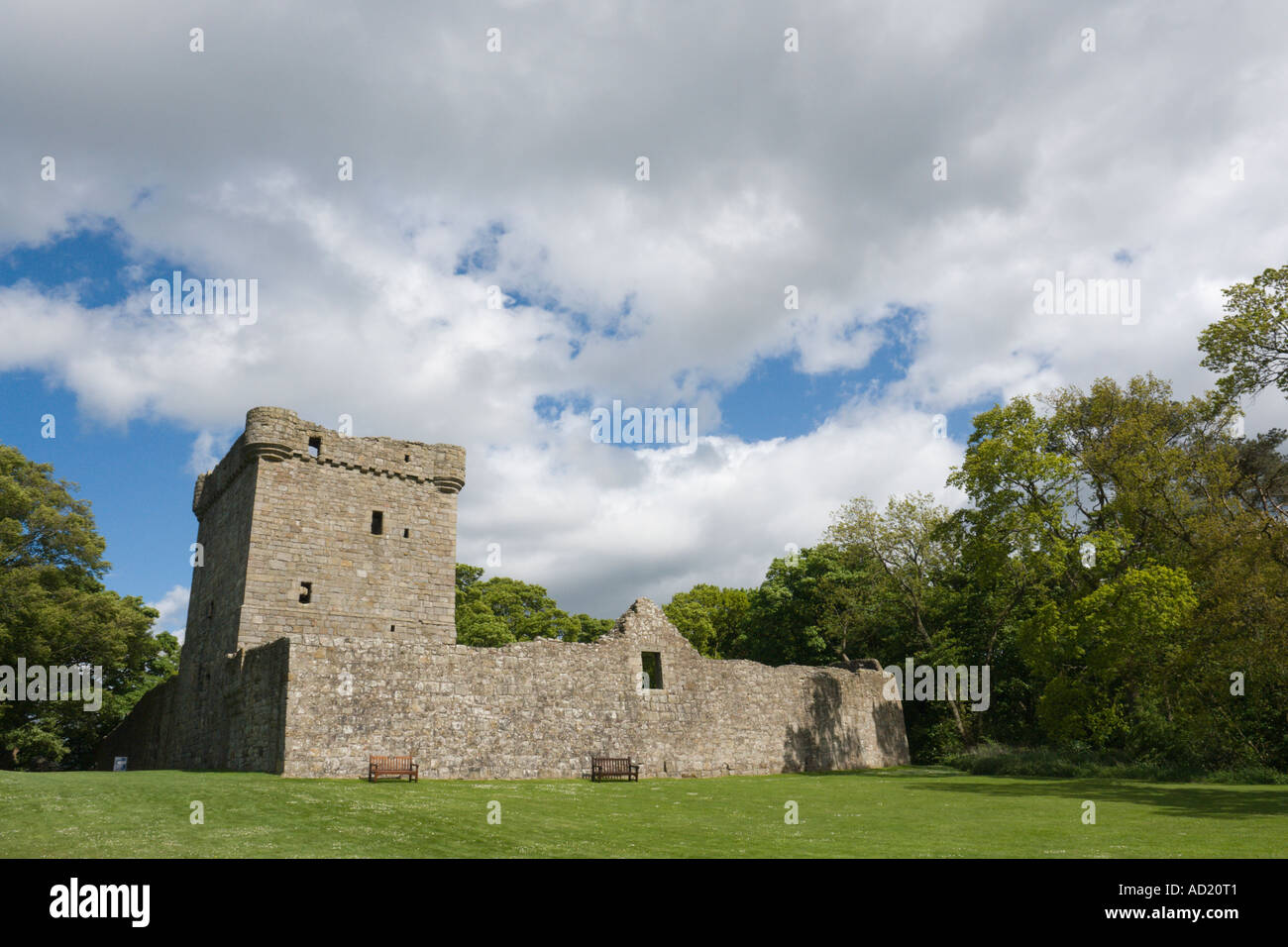 Loch Leven Castle, Kinross, Fife - Historic Scotland aperto al pubblico a cui si accede dal viaggio in barca sul loch Foto Stock