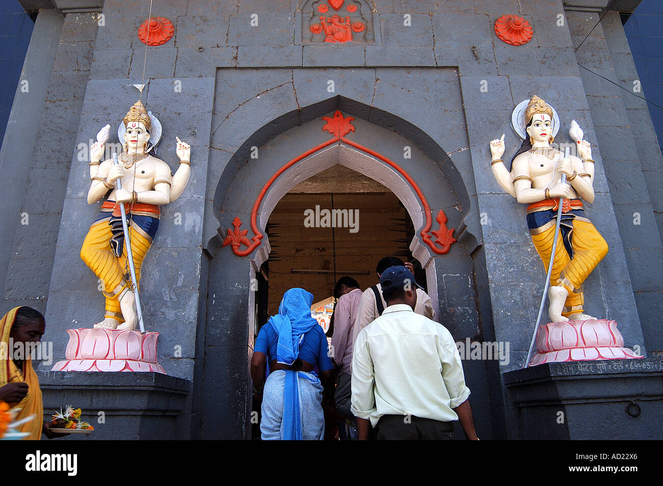 Tempio guardie scultura all'ingresso di Shree Mahaganapati Ranjangaon, Ranjangaon Astha Vinayak vicino a Shirur, Pune, tempio di Ganesh, Maharashtra, India Foto Stock