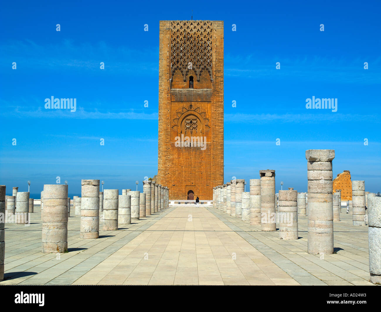 Hassan Torre della moschea e rimane a Rabat Foto Stock