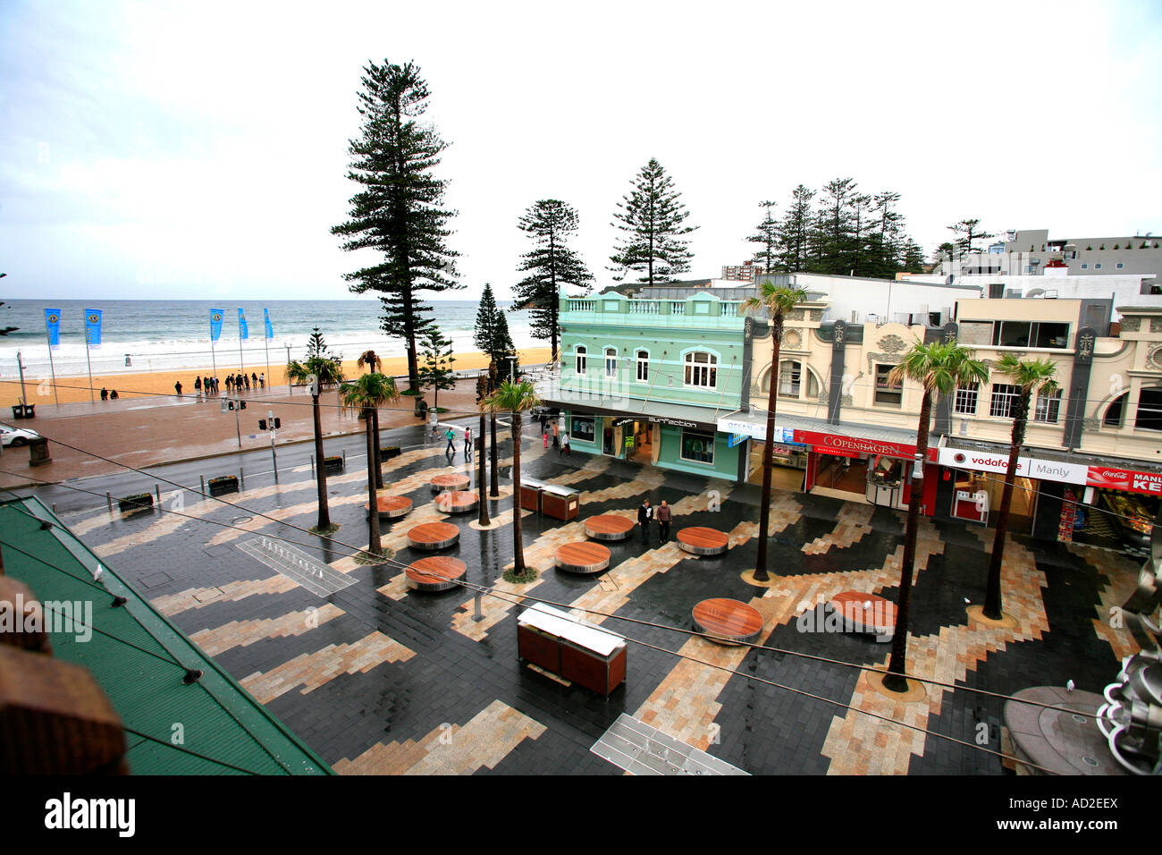 Il Corso e la spiaggia di Manly Australia come si vede dalla barra del tetto del Steyne Hotel Foto Stock Il Corso e la spiaggia di Manly Australia come si vede dalla barra del tetto del Steyne Hotel Foto Stock
