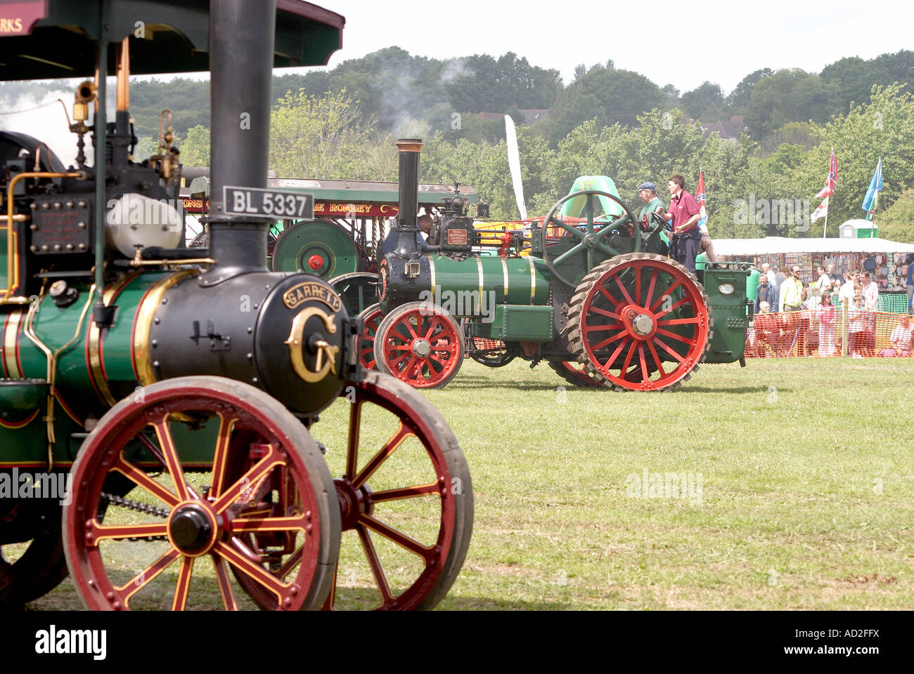 Motori di trazione e di altro vapore di veicoli stradali in parata a terra al rally di vapore Hampshire, Inghilterra, Giugno 2007 Foto Stock