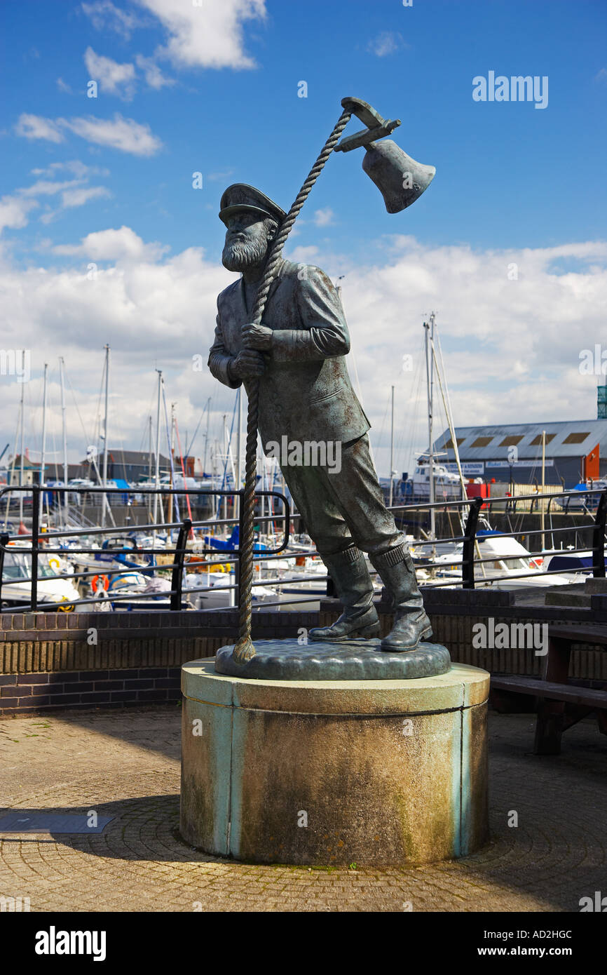 Statua del capitano Cat a Swansea Marina, Swansea, Wales, Regno Unito Foto Stock