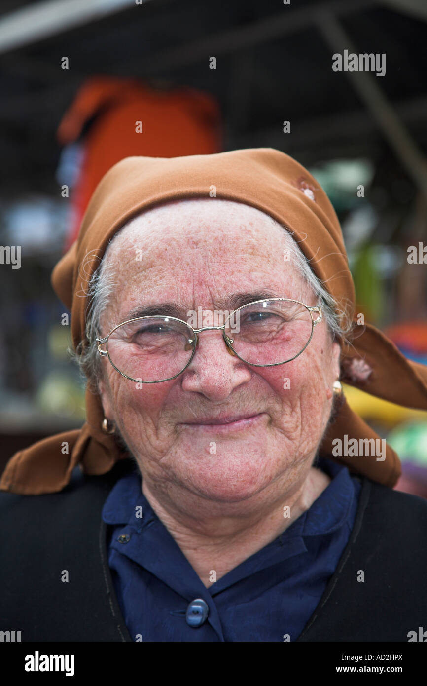 Vecchia signora sorridente, Sovata, Transilvania, Romania Foto Stock