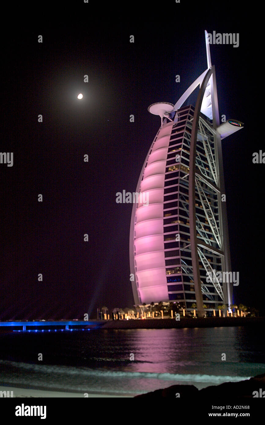 Burj Al Arab il 7 stelle hotel di lusso dubai in chiaro di luna Foto Stock