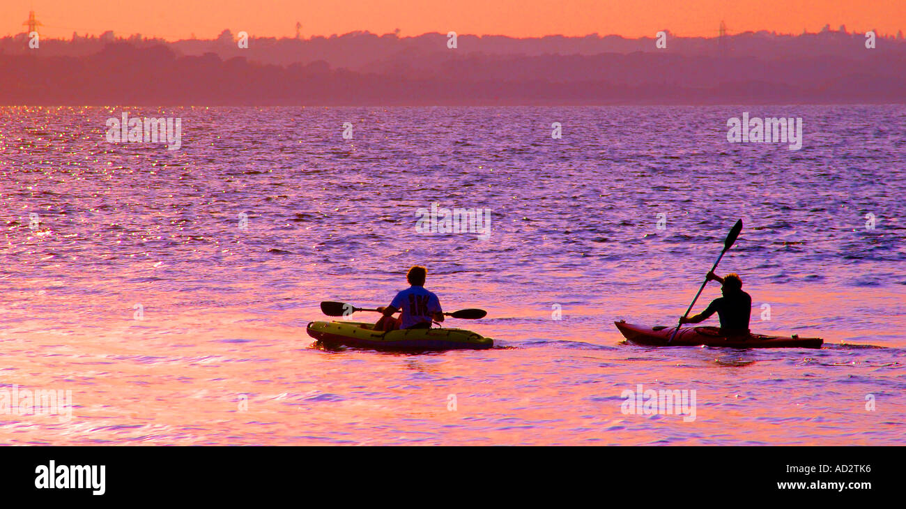 Sea Kayaking, The Solent, Cowes, Isle of Wight, Inghilterra, Regno Unito, GB. Foto Stock