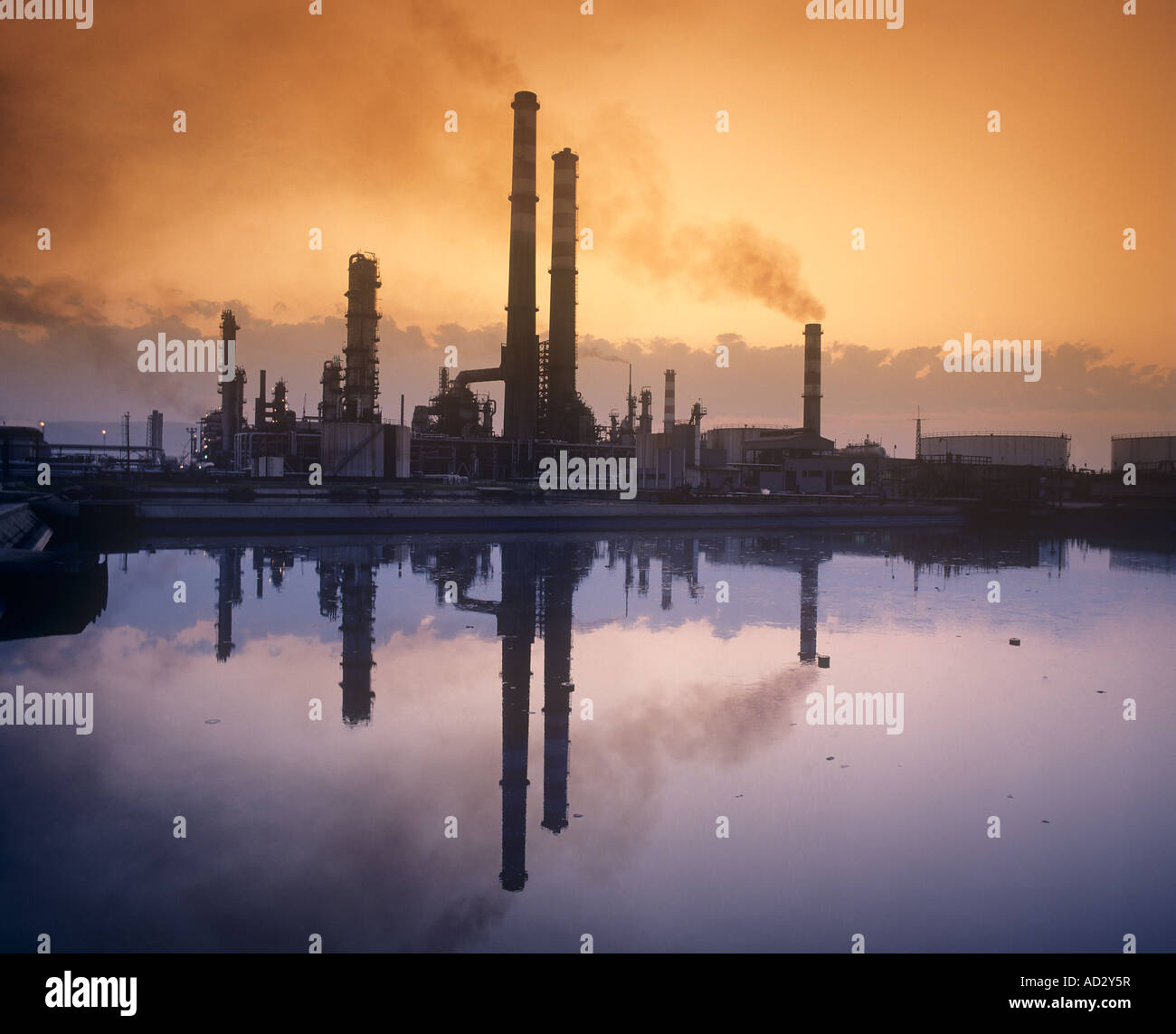 Turchia, Tupras raffineria di petrolio, recentemente ripreso dal Royal Dutch Shell. È la più grande impresa nella Turchia economia, anche Foto Stock