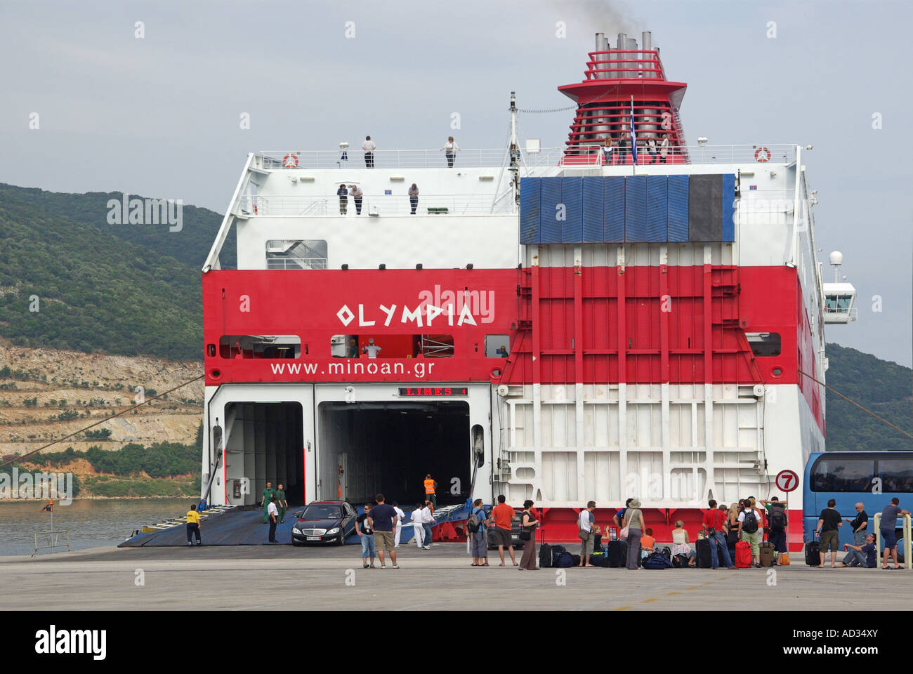 Porto di Igoumenitsa roll on roll off scarico traghetto a procedure Dockside Wizard Foto Stock