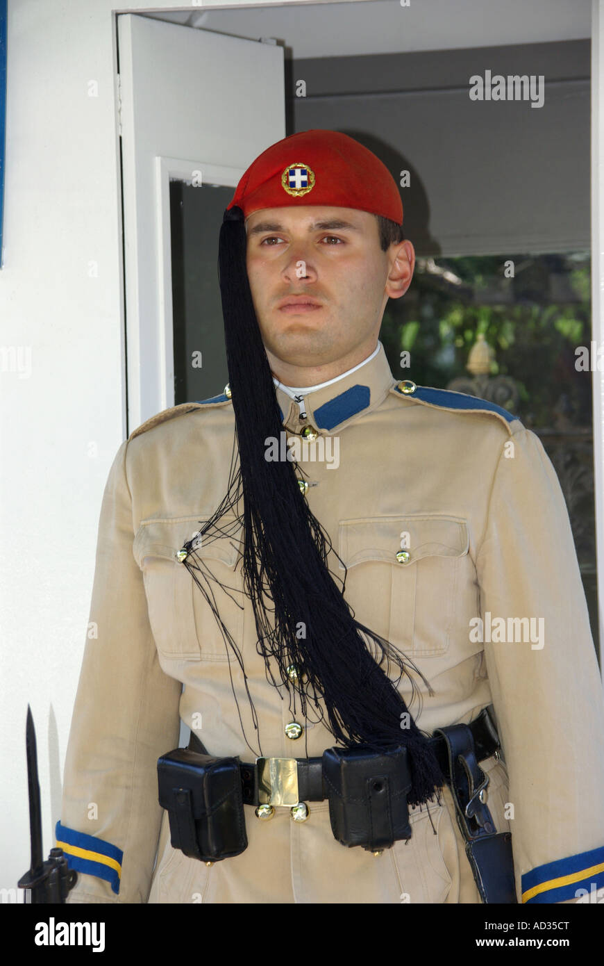 Athens elite cerimoniale di guardia al di fuori del Palazzo Presidenziale Evzone garitta Foto Stock