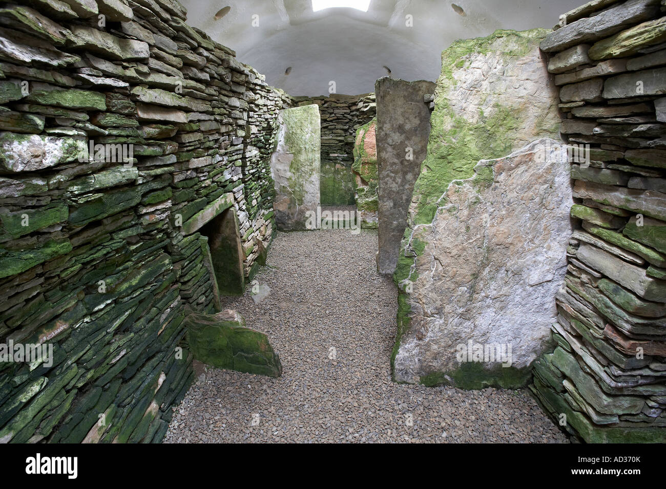 All'interno del neolitico Unstan chambered sepoltura cairn Isole Orcadi Scozia UK Foto Stock
