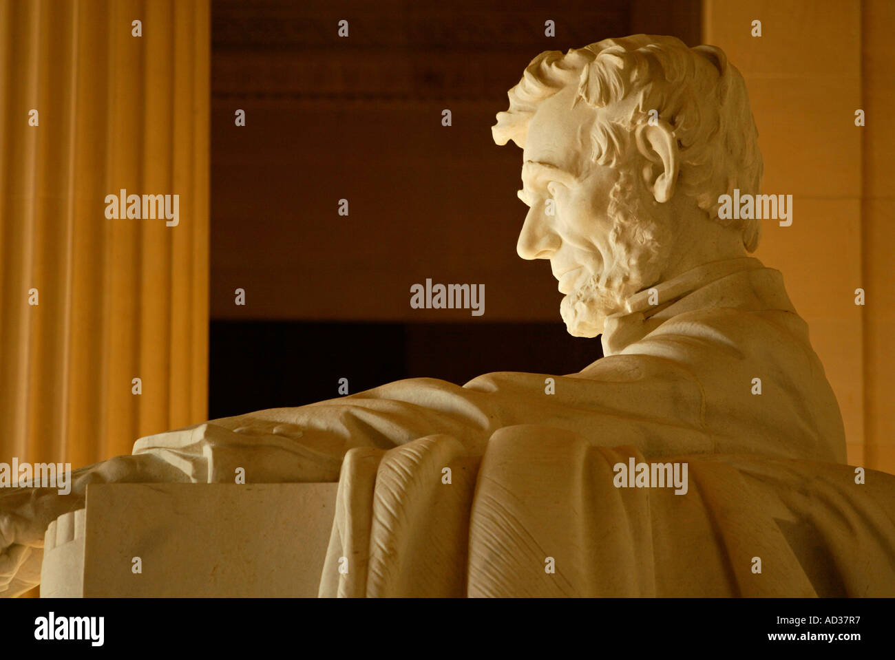 Statua di Abraham Lincoln nel Lincoln Memorial sul National Mall di Washington D.C., USA. Foto Stock