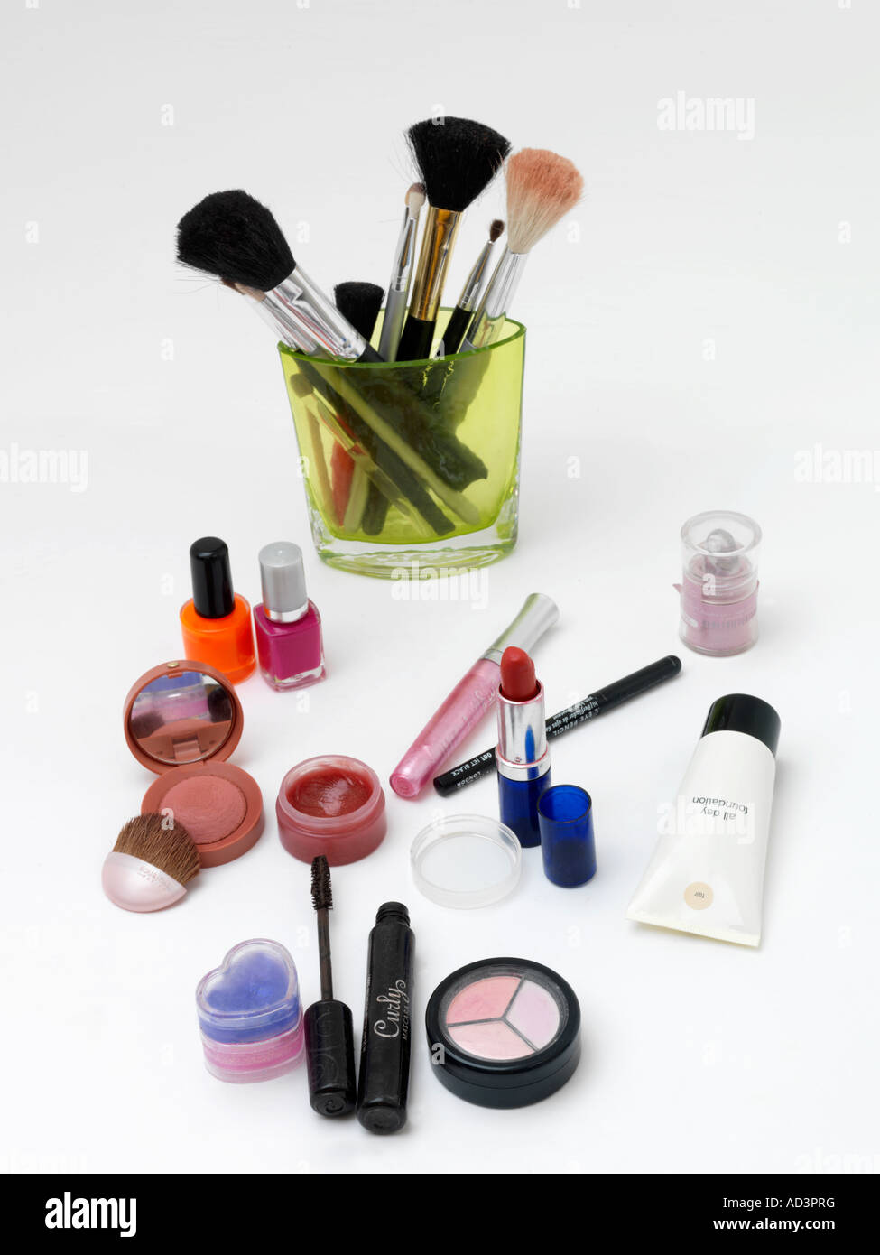Collage di comune costituiscono elementi tra cui Foundation, ombretto, mascara, Blush, Lip Gloss Foto Stock