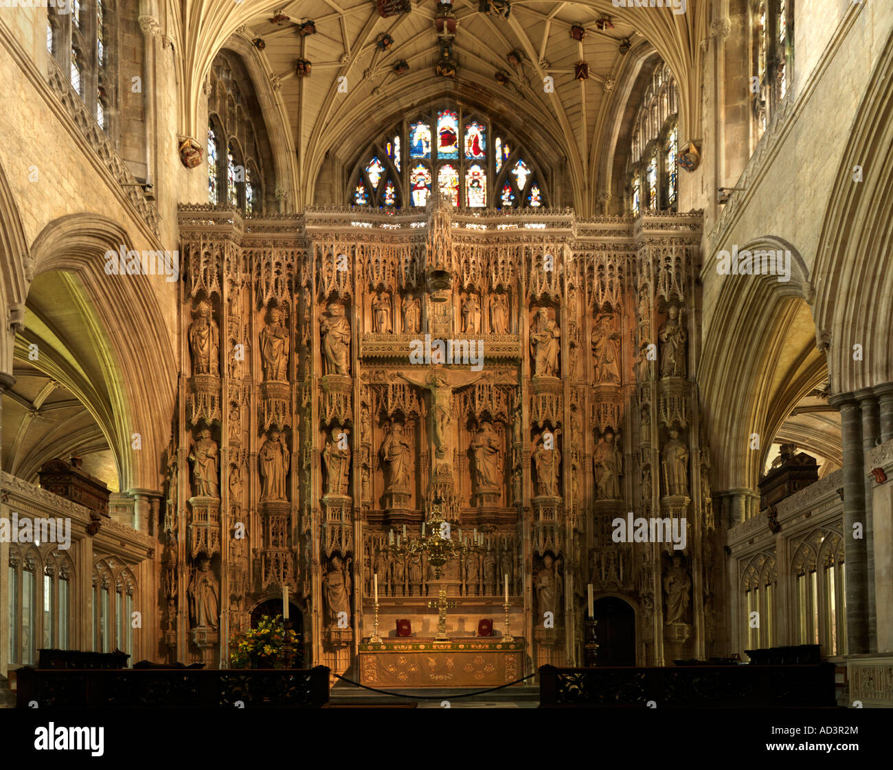 Winchester Hampshire Winchester Cathedral Il Reredos e Altare Maggiore e cassapanche mortuaria Foto Stock