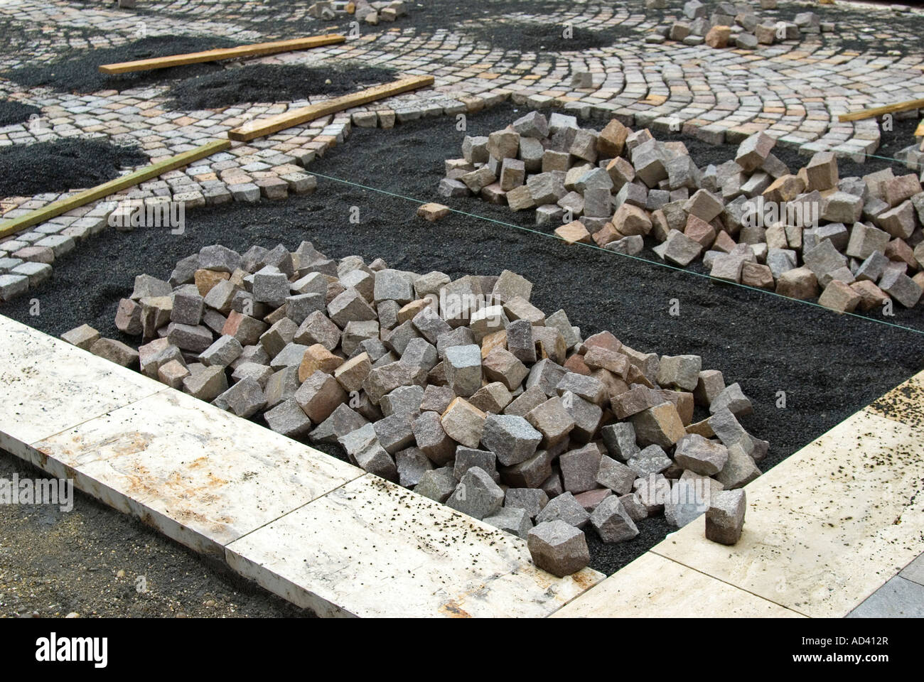 Budapest, Ungheria. La posa di tipici ciottoli in stile tradizionale Foto Stock