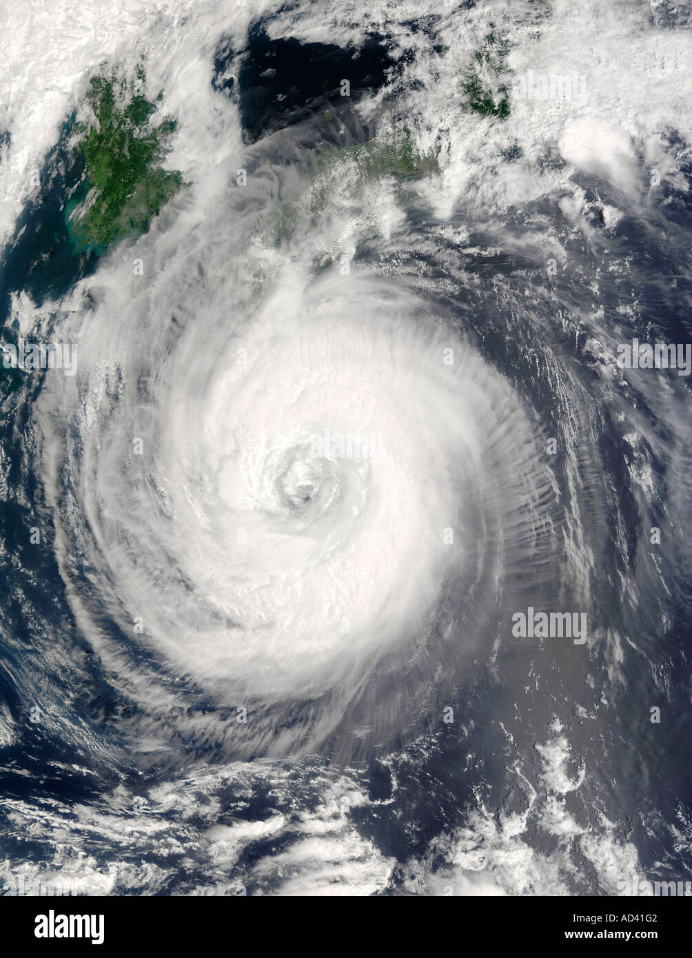Il tifone Chaba sud del Giappone, immagine satellitare Foto Stock