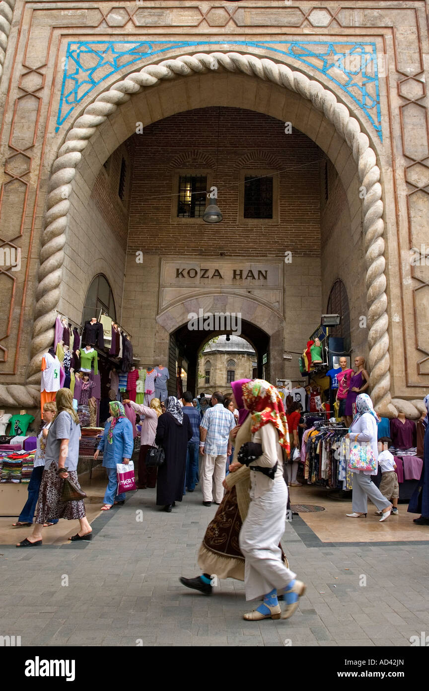 La gate di Koza Han, il Vecchio Mercato della Seta a Bursa, Turchia Foto Stock