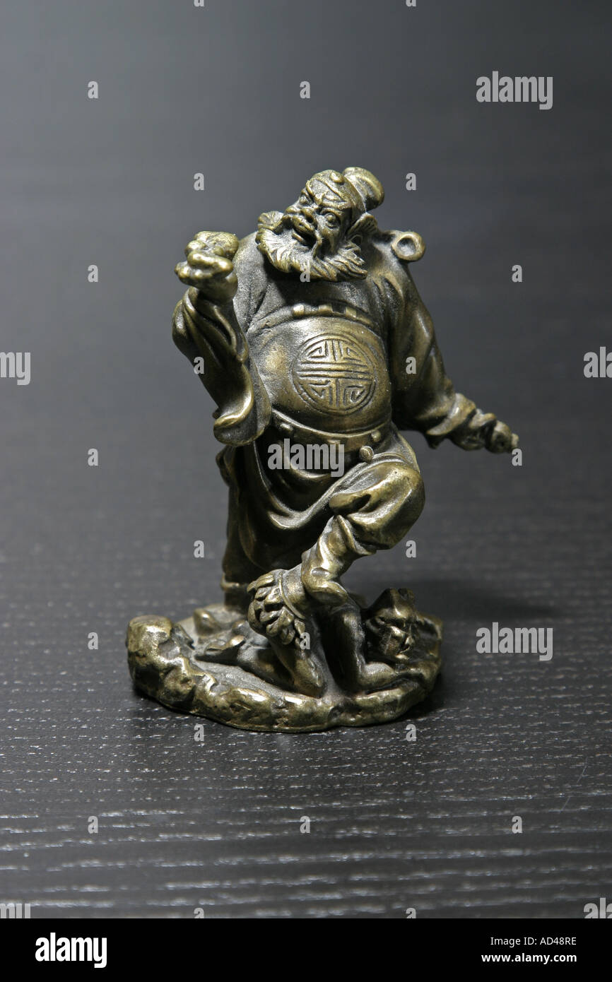 Zhong Kui - questo bronzo cinese figura porta fortuna e protegge contro i demoni, fantasmi e cattivi sogni. Foto Stock