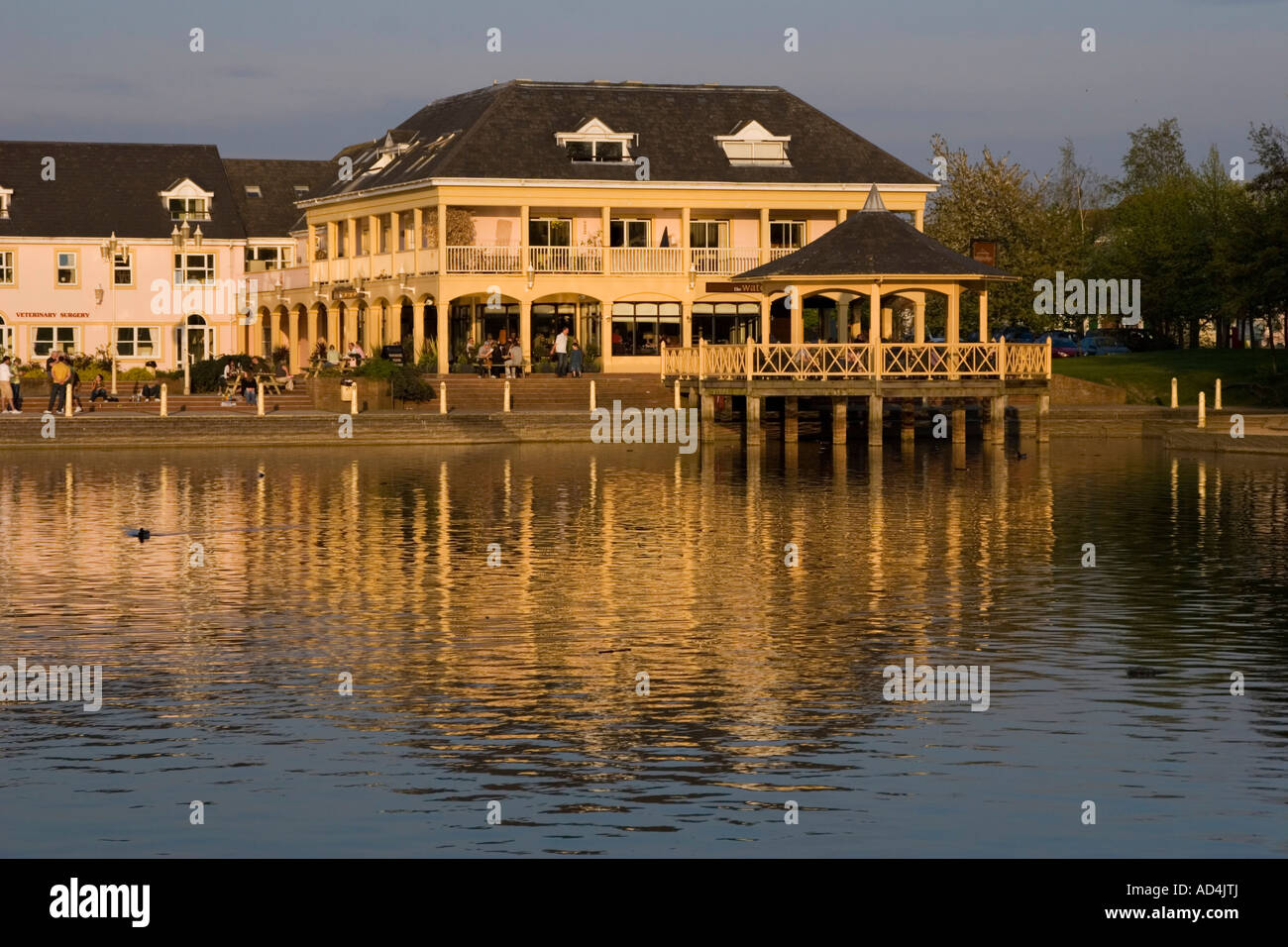 La centralissima piazza Watermead Aylesbury Bucks Foto Stock