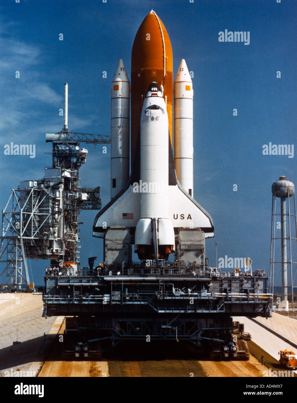 Space Shuttle Columbia di lancio sulla rampa di lancio Foto Stock