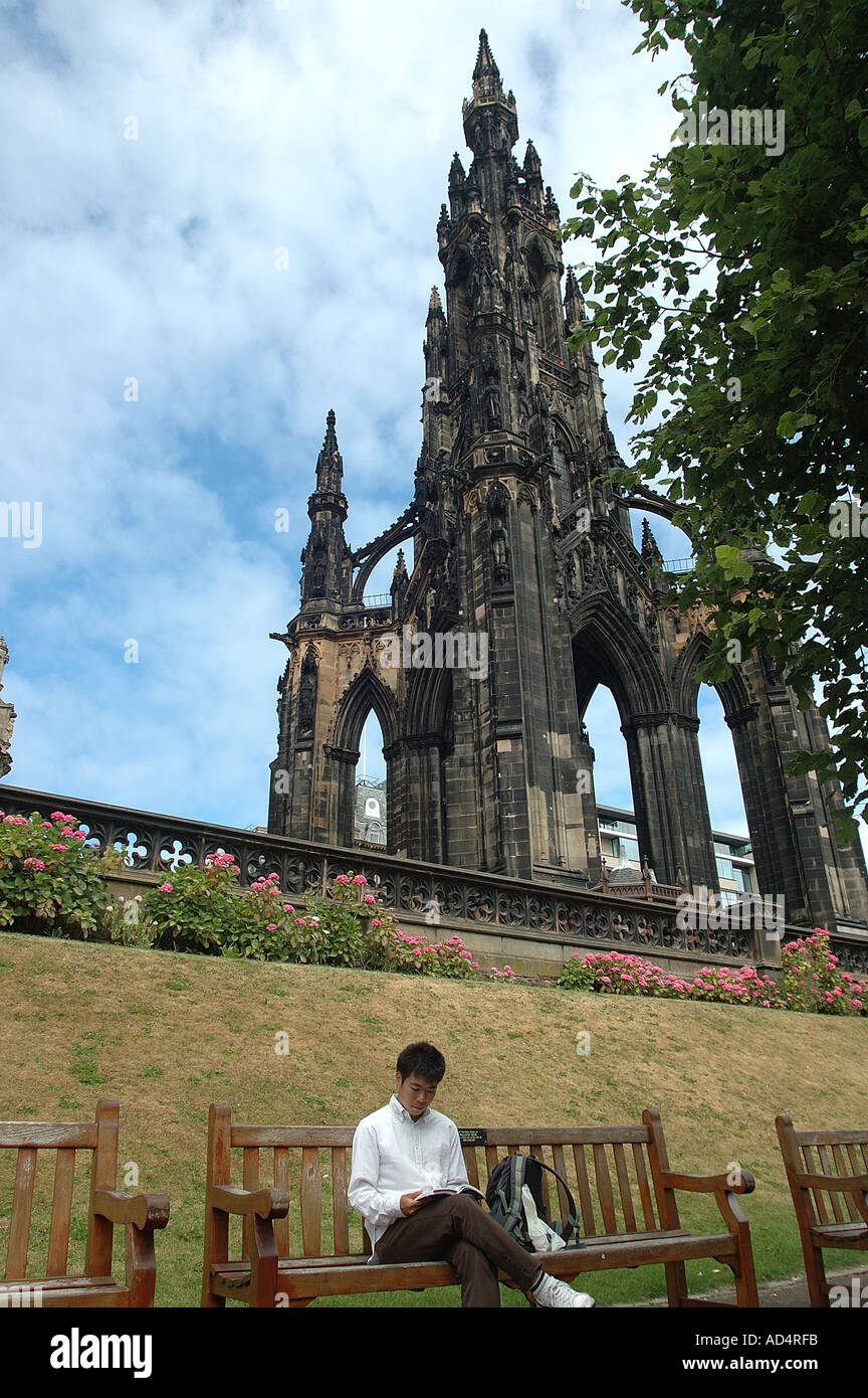 Una visita turistica giapponese a Edimburgo (disponibile versione modello). Foto Stock
